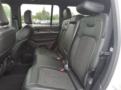 2027 Jeep Grand Cherokee Laredo Altitude