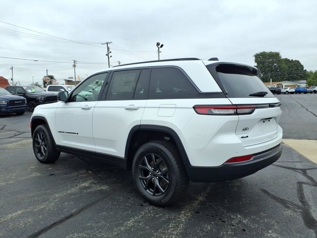 2027 Jeep Grand Cherokee Laredo Altitude