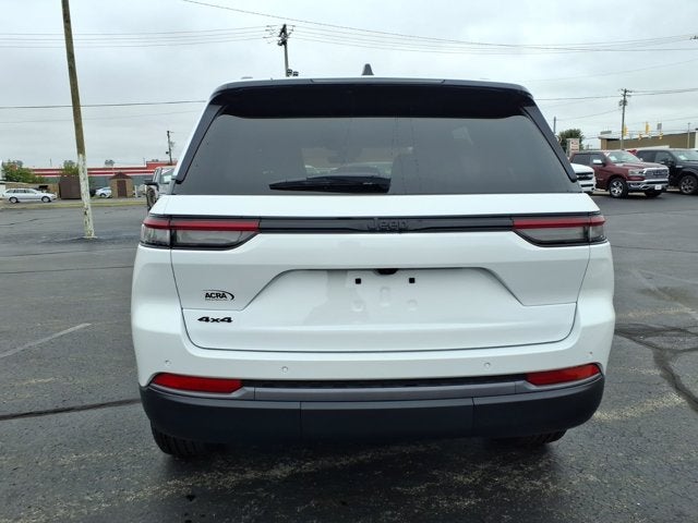 2027 Jeep Grand Cherokee Laredo Altitude