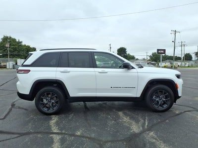 2027 Jeep Grand Cherokee Laredo Altitude