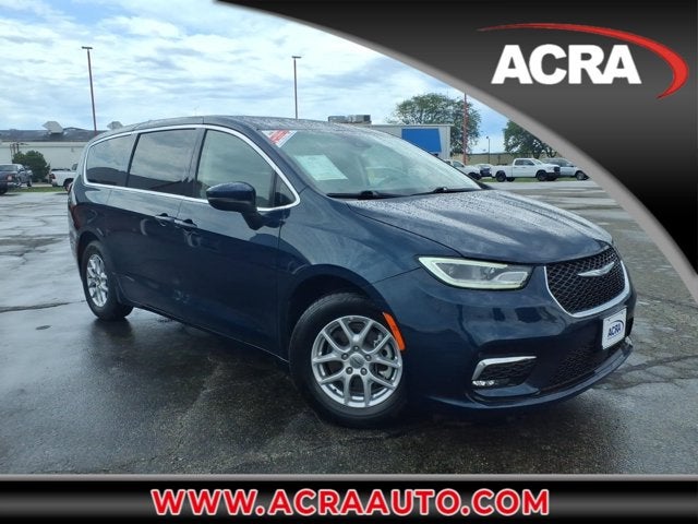 2023 Chrysler Pacifica Touring L's photo
