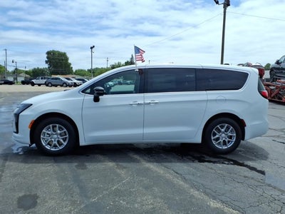 2027 Chrysler Pacifica Select
