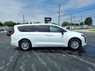 2027 Chrysler Pacifica Select