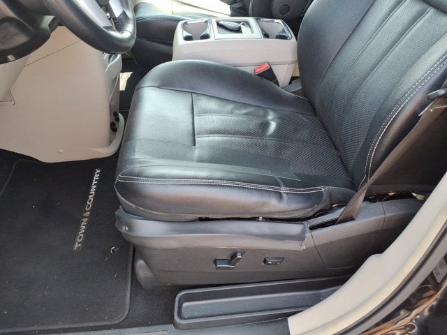 2015 Chrysler Town & Country Touring-L
