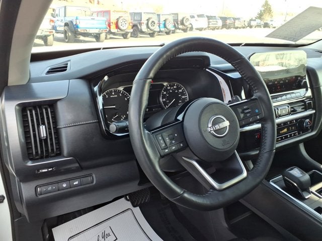 2023 Nissan Pathfinder SL