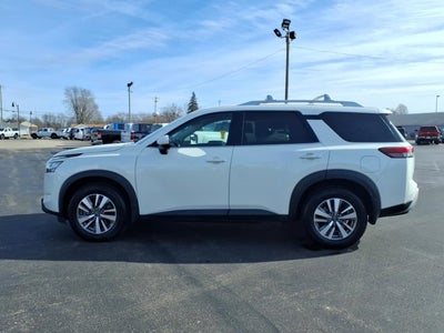 2023 Nissan Pathfinder SL