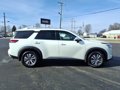 2023 Nissan Pathfinder SL