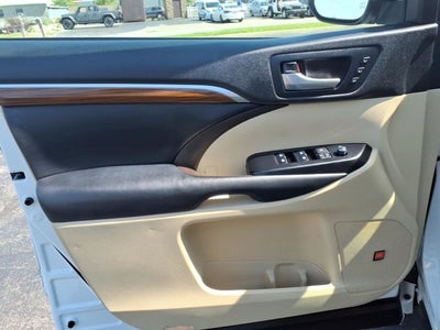 2018 Toyota Highlander Base